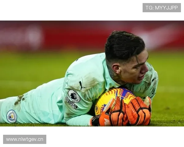 埃德森职业轨迹:从本菲卡到曼城,成长为世界级门将 埃德森职业轨迹:从本菲卡到曼城,成长为世界级门将