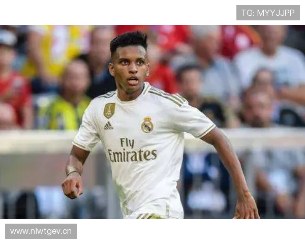 维尼修斯生涯关键节点解析：从天赋新星到欧冠决赛英雄