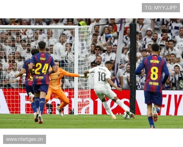 巴萨关键比赛表现起伏:状态波动对竞争格局产生阶段性影响