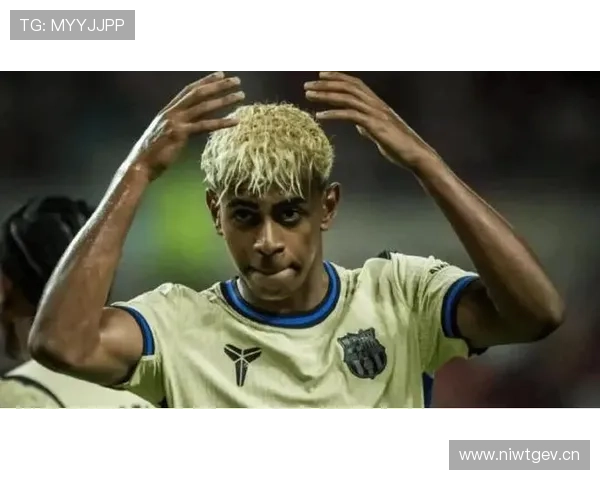 亚马尔与博扬巅峰期对比:巴萨神童成长路径与生涯走向的关键差异 亚马尔与博扬巅峰期对比:巴萨神童成长路径与生涯走向的关键差异