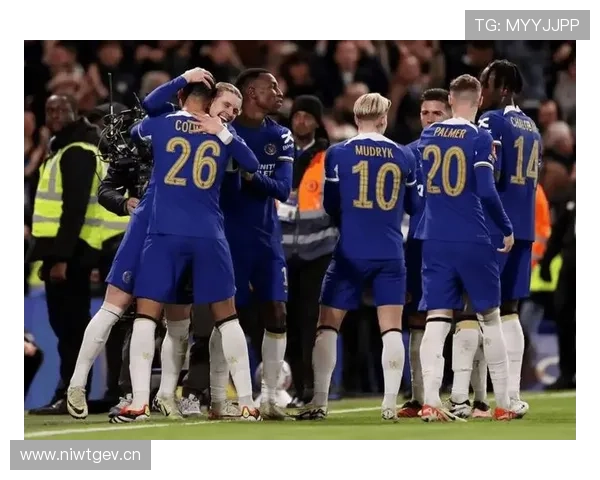 切尔西位置重叠严重，阵容优化受限，当前阶段战术调整面临挑战